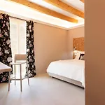 بيت ضيافة La Via And Terrace أولبيا