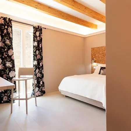 Pensionat La Via And Terrace Olbia