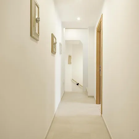 La Via And Terrace Pensionat 3*