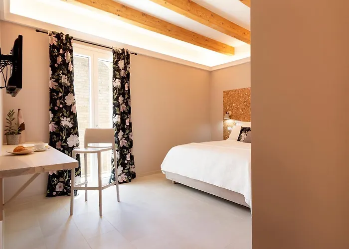 Casa de hóspedes La Via And Terrace Olbia